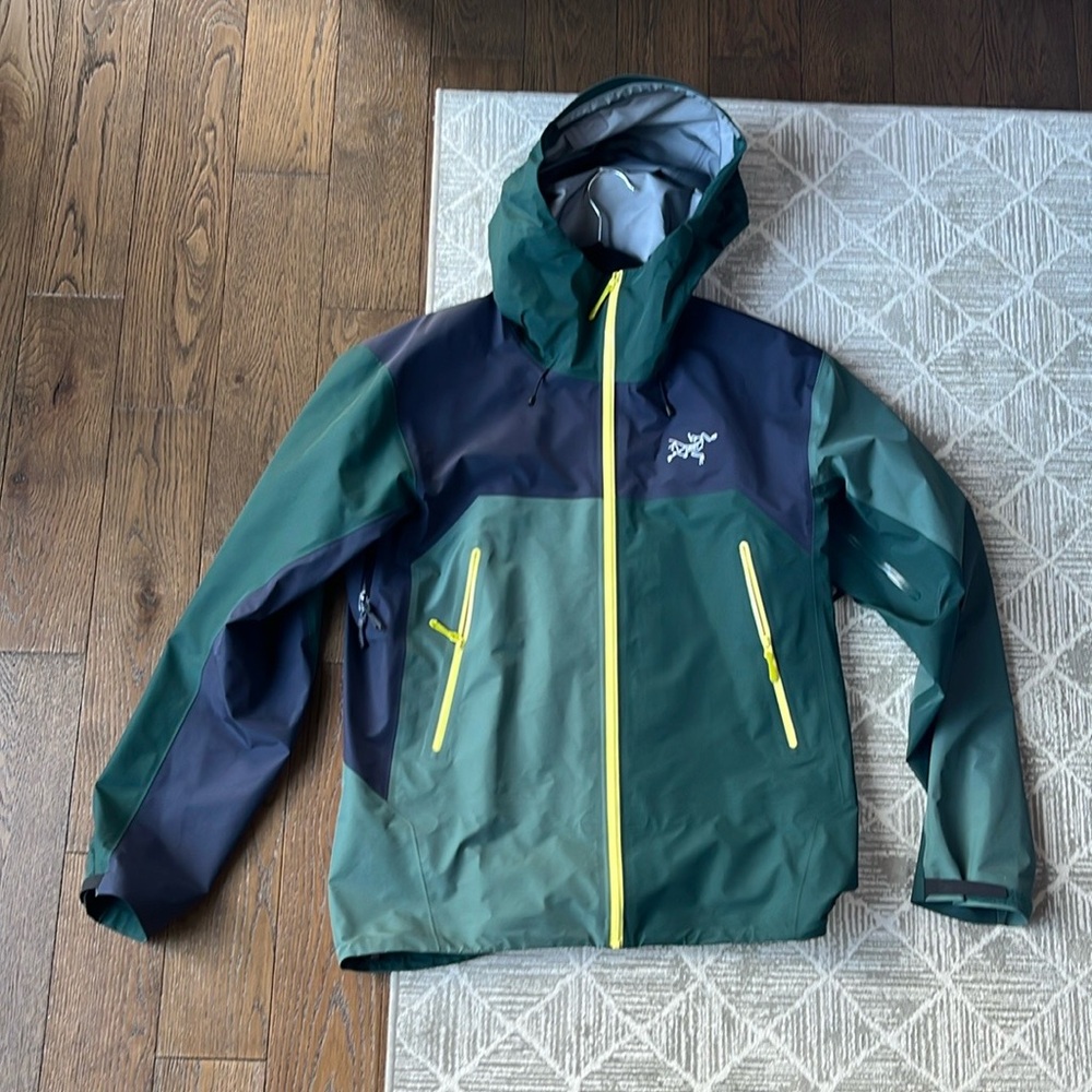 Arc'teryx Beta Lightweight Jacket MENS
Black Sapphire/Pytheas